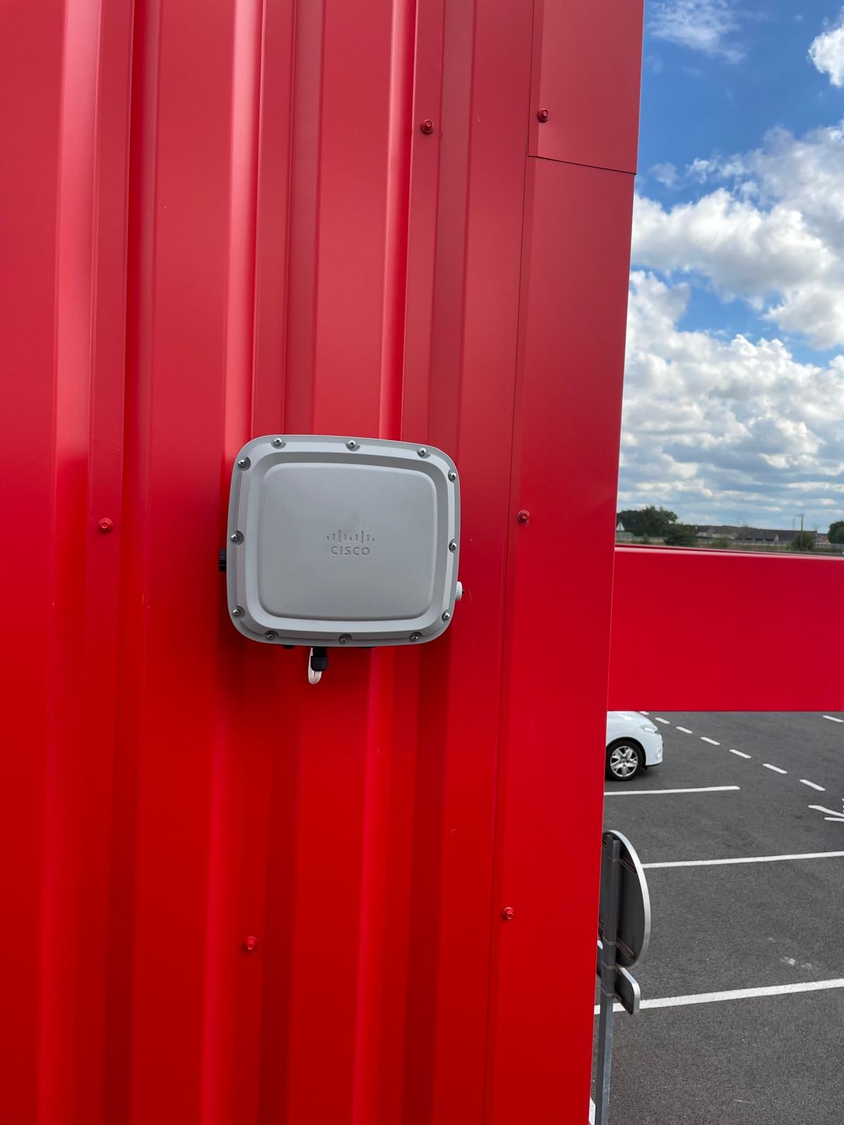 Borne Wi-Fi Cisco — plafond bureau